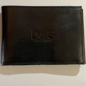 D&G Logo embossed blk ltr wallet w/ pockets for currency, bus cards,cc/ID